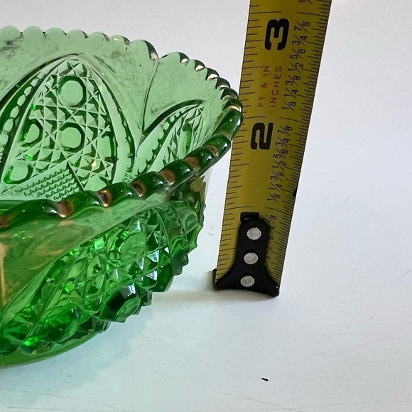 Beautiful Green Cut Glass Saw Toothed Berry trinket candy Bowl - Picture 4 of 4